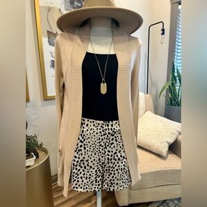 Pink Lily small beige cardigan, front pockets. Bundle pink Lily cardigans&save🩷